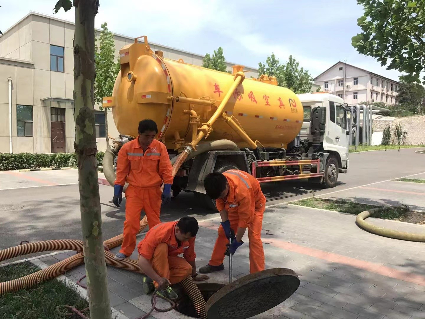 甘肃化粪池清理与5-8吨吸粪车施工效率分析